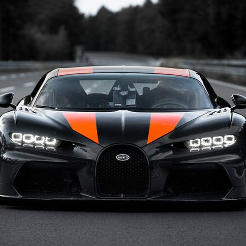V8 Engine Startup and Revving