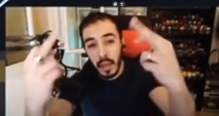 Un abonné insulte Lia Gamemixtreize pète un câble