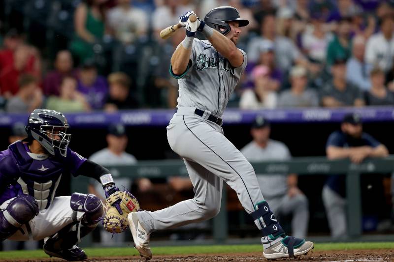 DROUGHT ENDED Mariners walk it off to clinch first postseason b