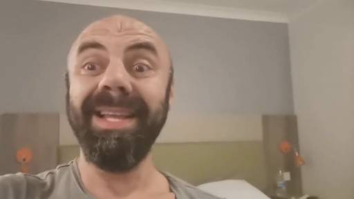 gulmeyın komık deil